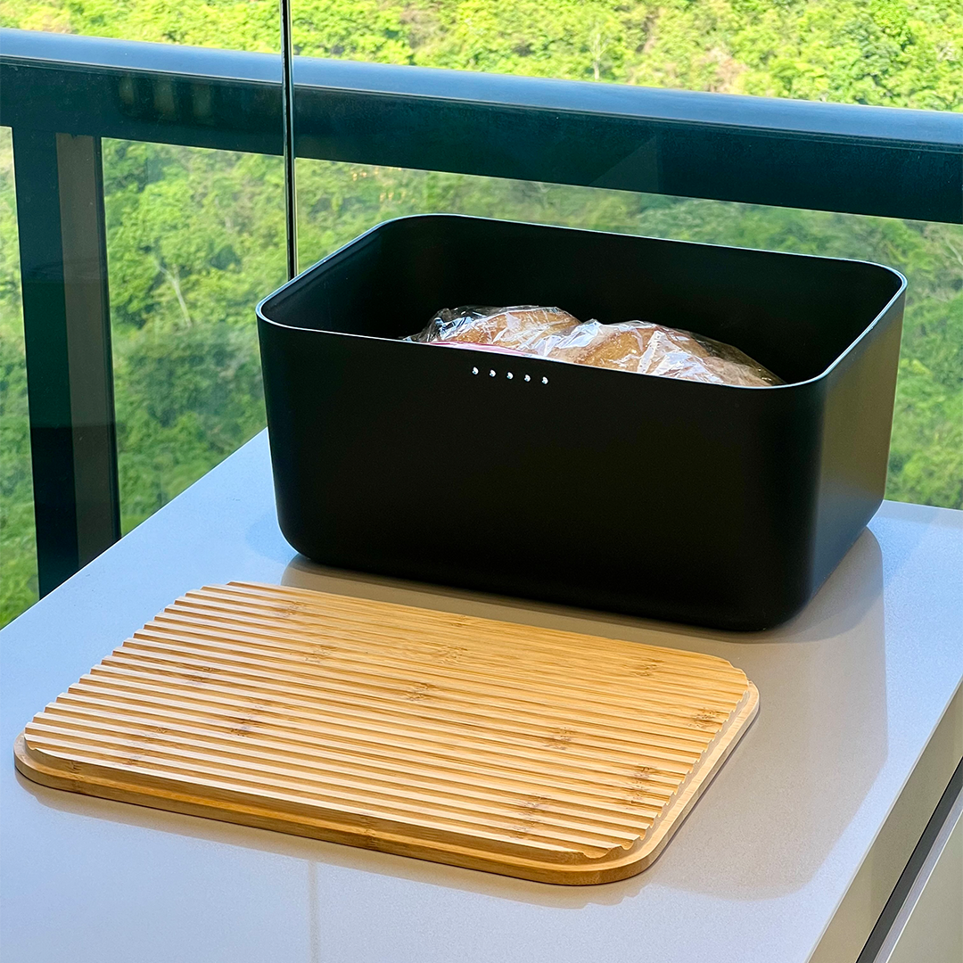Bread box Lume Black with lid of Bamboo 9,5L