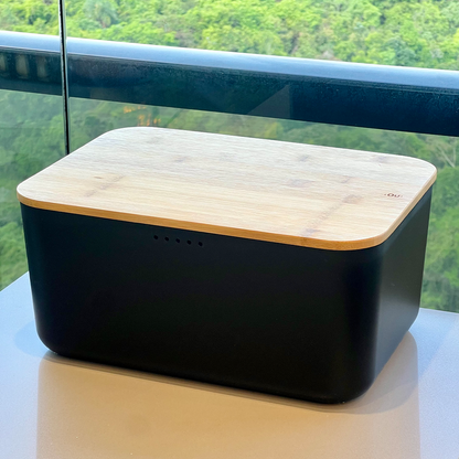 Bread box Lume Black with lid of Bamboo 9,5L