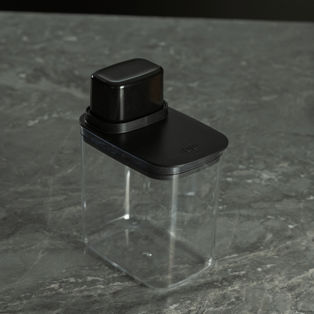 Airtight container with measuring lid Drop Black 1,5L
