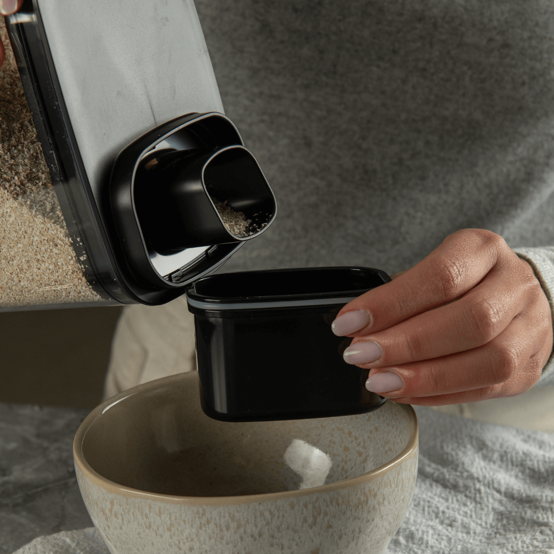 Airtight container with measuring lid Drop Black 1,5L