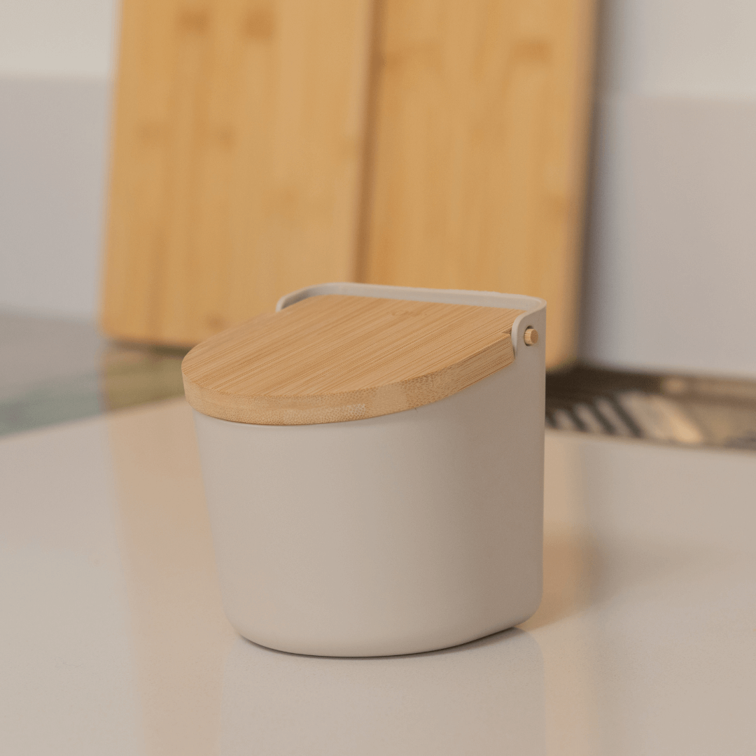 Salt shaker Lume Beige with lid of Bamboo Beige 500g