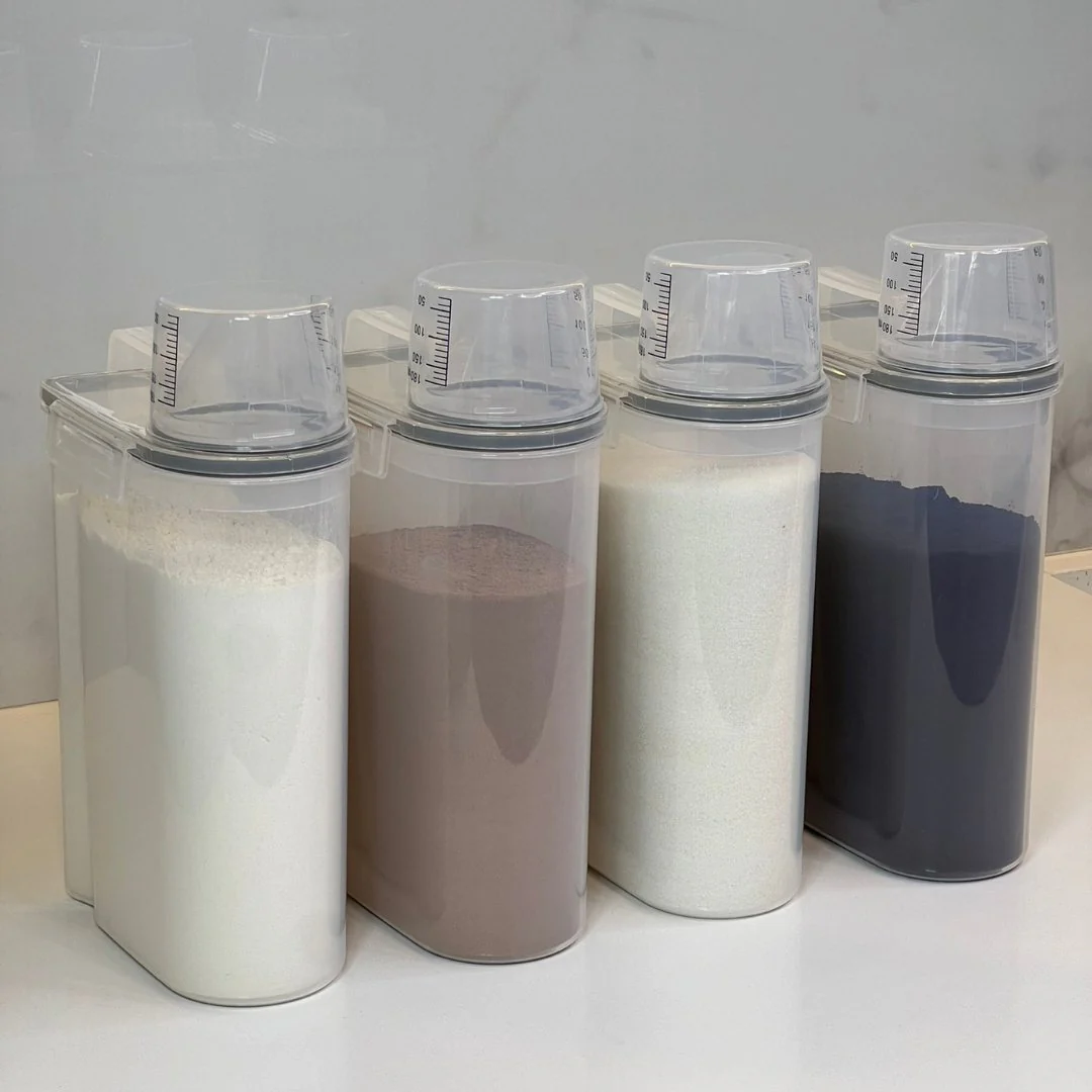 Kit 8 Airtight containers with Measuring cup 2,5 Liters