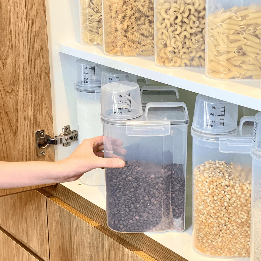 Kit 5 Airtight containers with Measuring cup 2,5 Liters