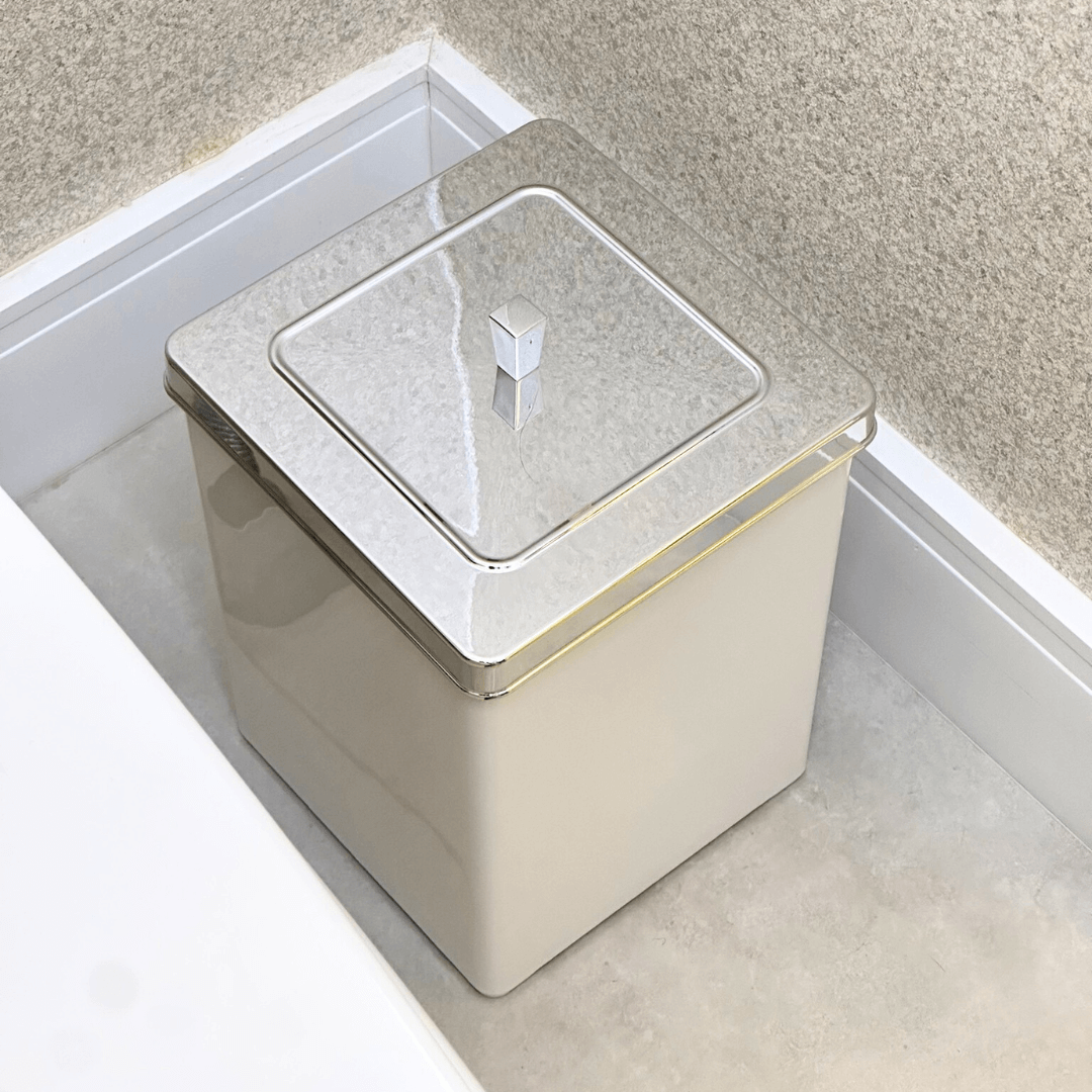 Square trash can White with lid Chrome 6,5 Liters