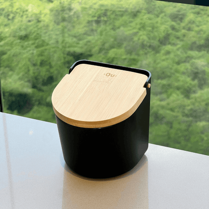 Salt shaker Lume Black with lid of Bamboo Black 500g