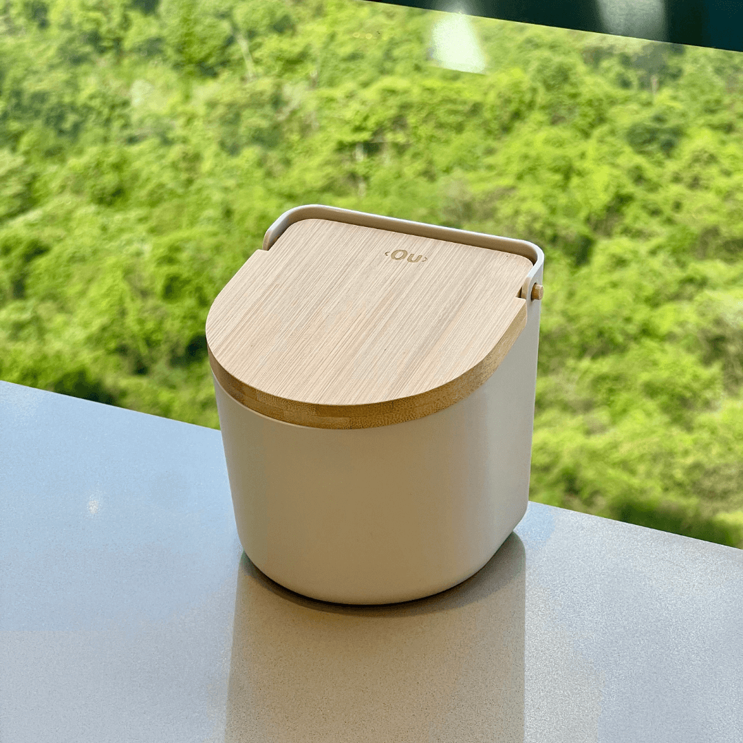 Salt shaker Lume Beige with lid of Bamboo Beige 500g
