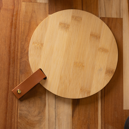 Cutting board Round Bamboo with handle of Leather 18cm